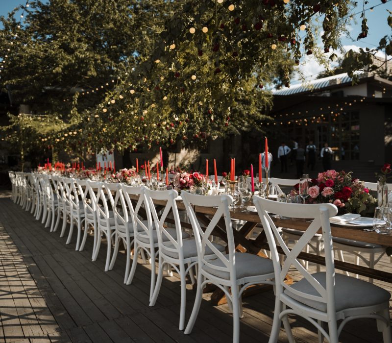 wedding-table-arrangement-outdoors